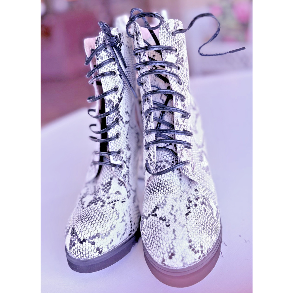 Chase + Chloe Women's Binx-1 Combat High Heel Ankle Boots Snakeskin Size 10 - Picture 4 of 8